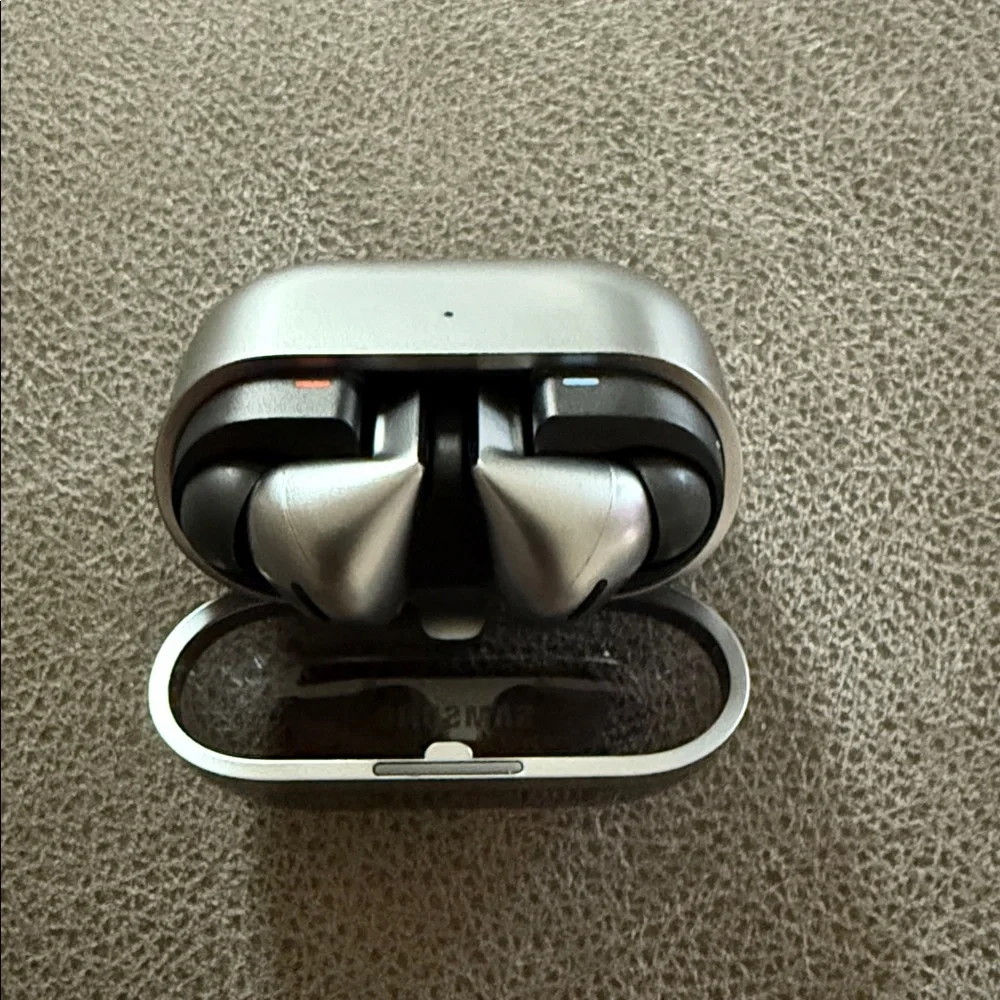 Samsung Galaxy Silver Wireless Earbuds